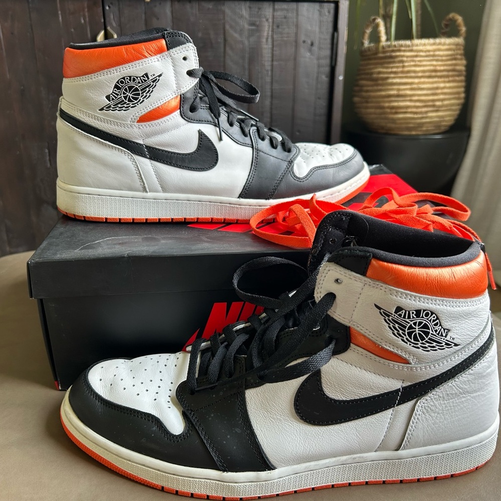 Air Jordan Retro High OG Electro Orange